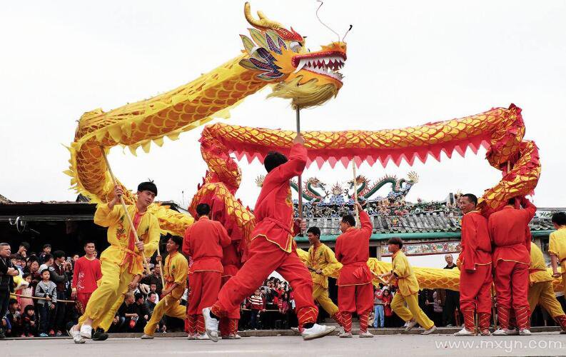 梦见蛇又梦见龙_梦到蛇梦到龙_同时梦见龙和蛇