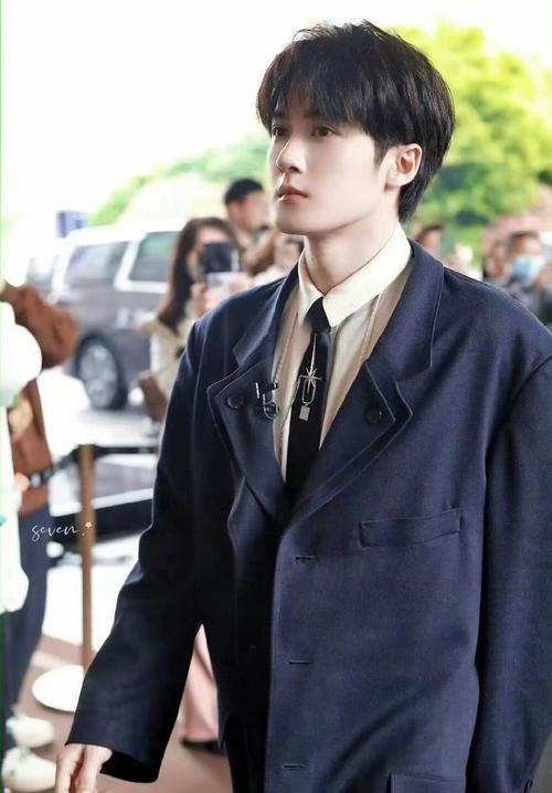 梦见和帅哥一起钓鱼_梦到钓鱼是男孩还是女孩_钓鱼帅哥梦见起火了