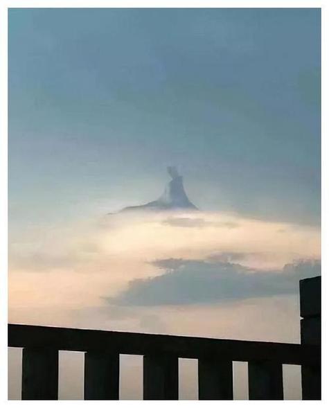 梦见菩萨在天空中现身预示幸福美满_女人梦见菩萨在天空中现身预示理财注意_梦见菩萨在天空中现身