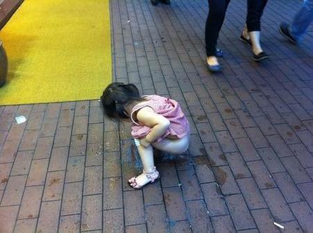 孕妇梦见抱小男孩撒尿_梦见嘴_梦见小男孩