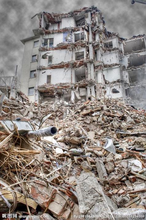 事实:梦见倒塌的房屋中间有条路