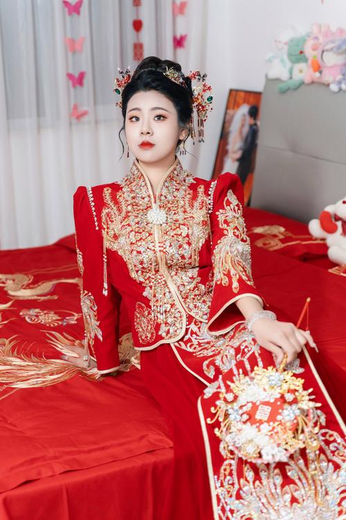 红衣新娘梦境解析_梦见别人穿红色的婚纱_梦见红衣新娘