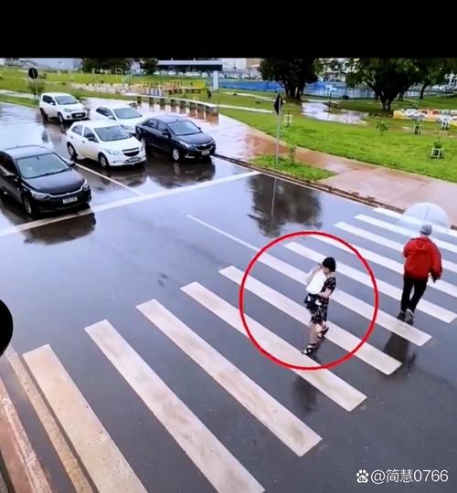 意外:梦到了下雨天打着雨伞抱着孩子有什么意思