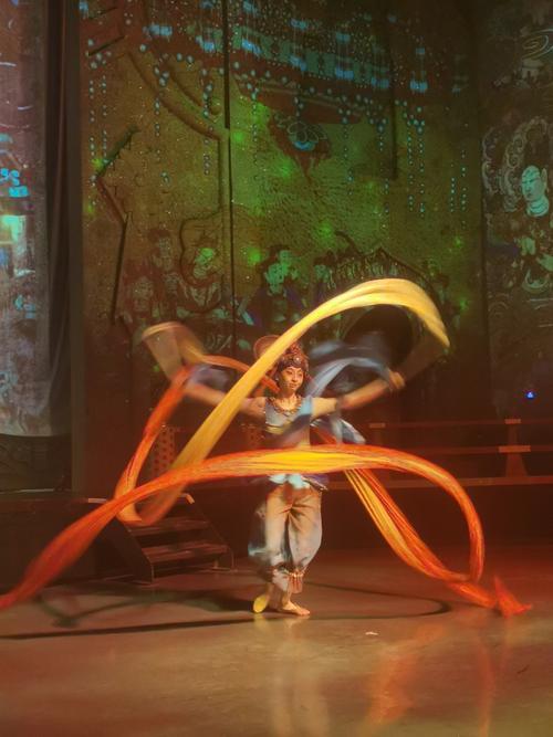 梦见上台表演好不好_梦见自己表演_梦见上台表演是什么意思