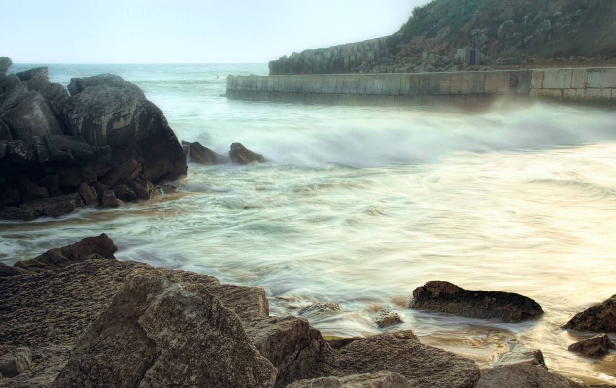 梦见江水波涛汹涌清澈预示吉凶_梦见波涛汹涌的河水_女人梦见江水波涛汹涌清澈预示升迁财运