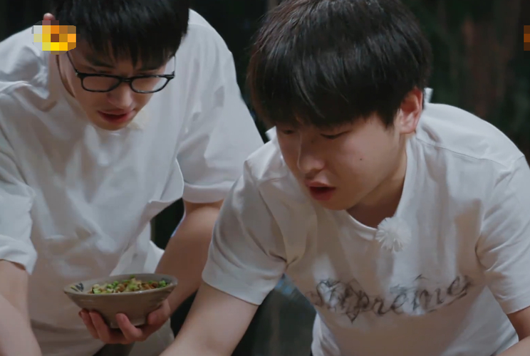 不得了:梦见有人抢我饭吃