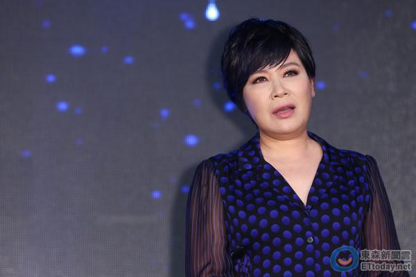 激动:黄小琥《爱情原来没什么》首映会 现场首唱满腔热泪