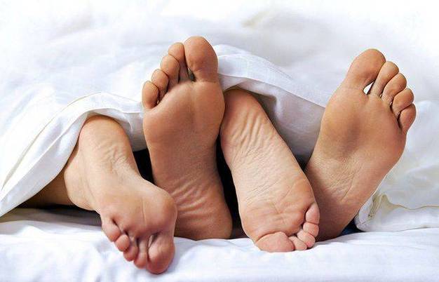 梦见小男孩撒尿尿到我身上_梦见做爱被尿一身的不同梦境解析_梦见做爱被尿一身的吉凶指数