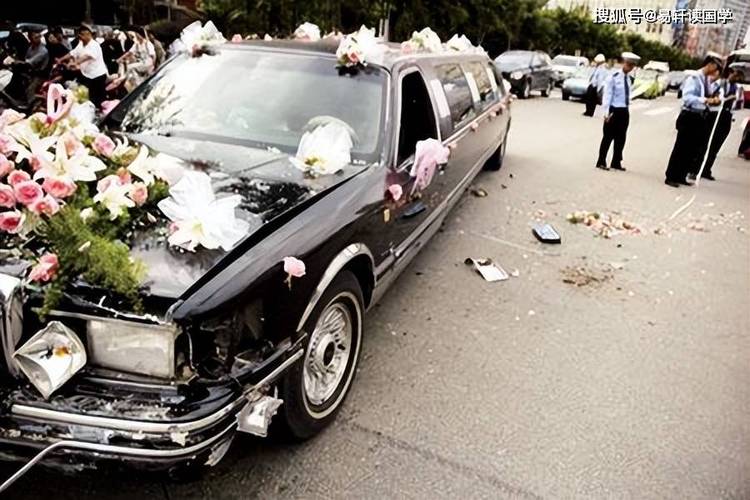 梦见梦见车祸现场_梦见陌生人车祸现场是什么意思_梦见陌生人车祸事故现场预示