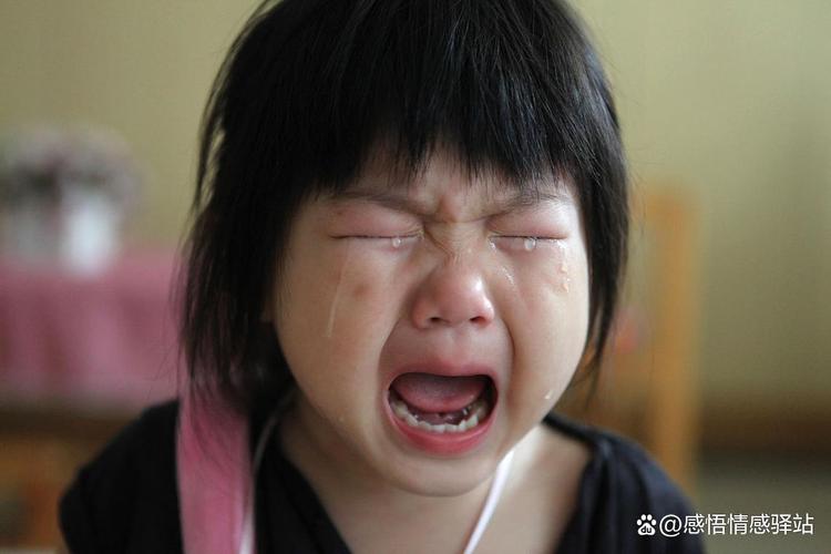 梦见自己的小女孩哭_事业财运不利_梦见小女孩哭泣