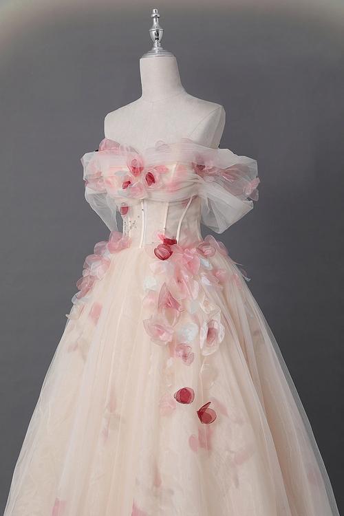 梦见穿新的花裙子_事业被他人影响_周公解梦梦见穿新连衣裙