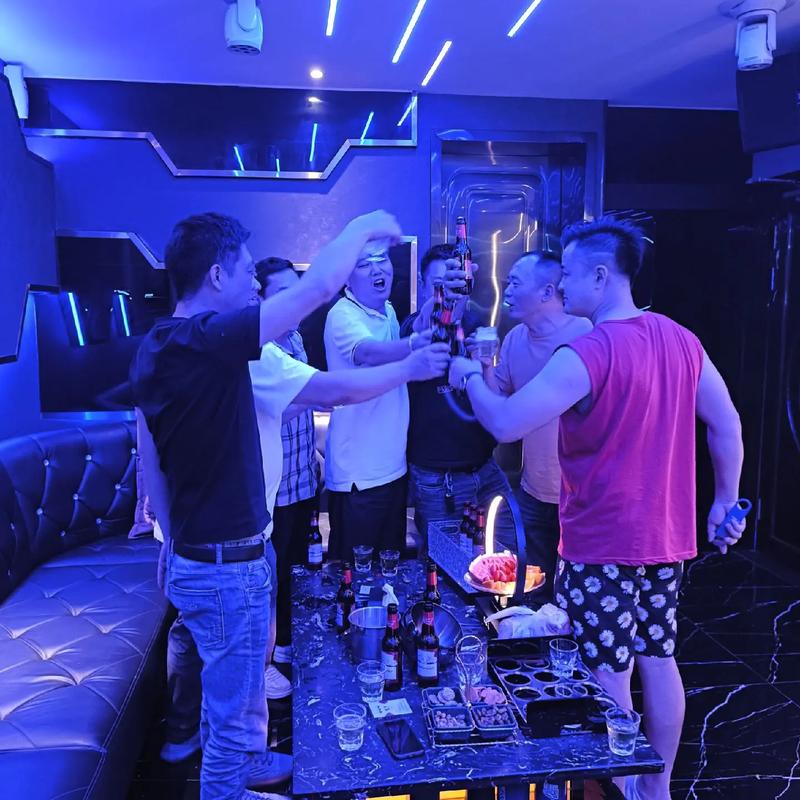 梦见大群乌鸦求解_梦见鳄鱼变人了还唱歌_梦见丈夫大声唱歌