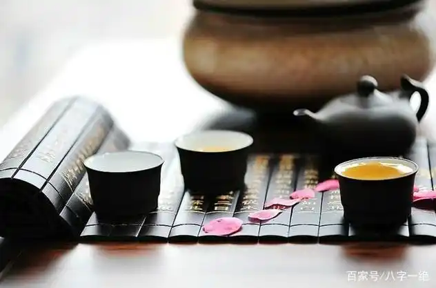 八字身旺印旺比劫旺_八字身印两旺食伤克制_八字日主偏旺火木喜用神